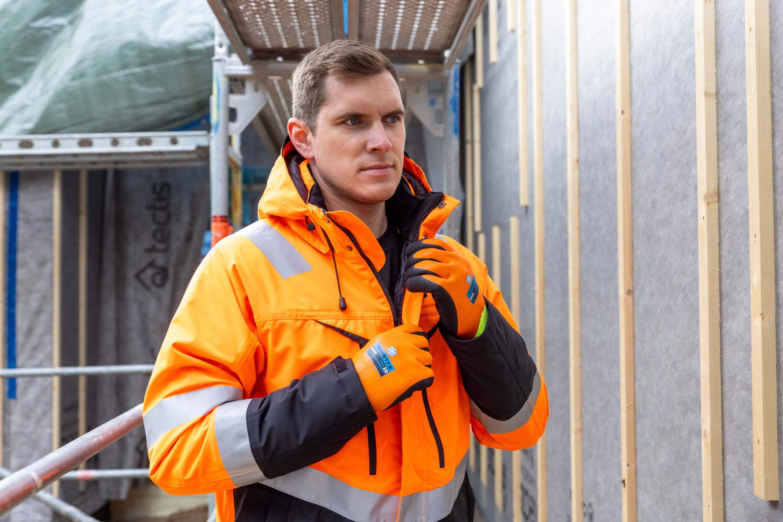 Водонепроницаемые зимние рабочие перчатки с латексным покрытием WORTEX 6608...6612